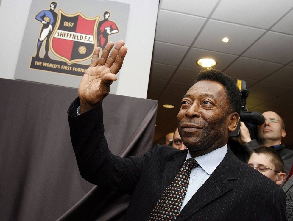 Pelé visitou o Sheffield FC em 2007, no jogo que celebrou os 150 anos do clube (Foto: Divulgação)