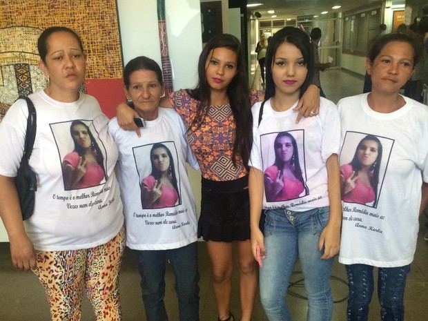 Família de Ana Karla Lemes, vítima de suposto serial killer, esteve presente no 1º júri popular de Tiago Henrique Gomes, em Goiás (Foto: Paula Resende/G1)