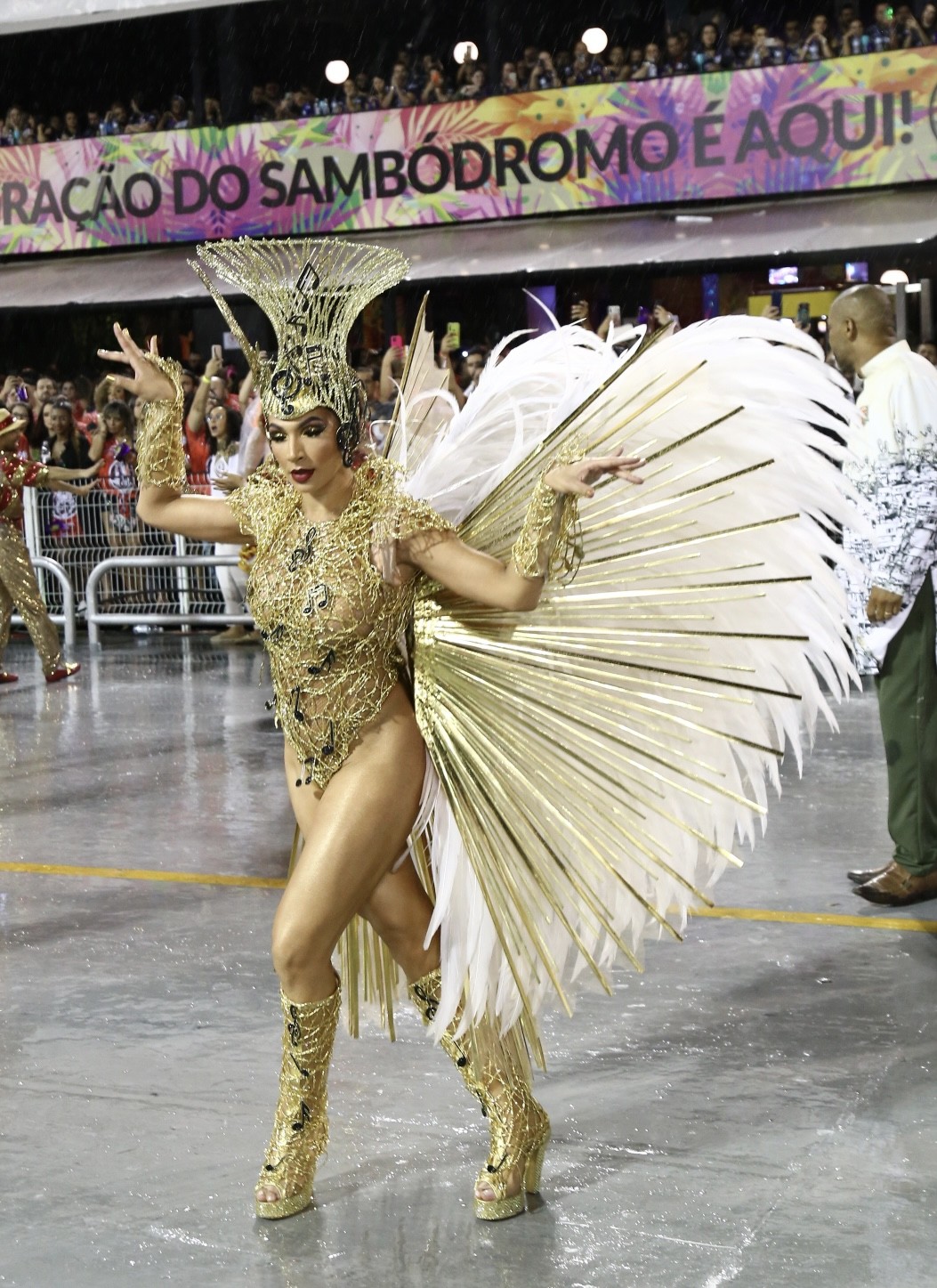 Aline Oliveira, rainha de bateria da Mocidade Alegre no Carnaval 2022 (Foto: Cláudio Augusto/Brazil News)