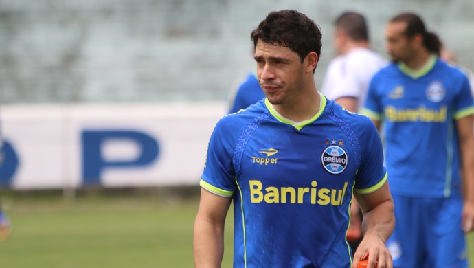 Treino indica Bressan e Giuliano no time que enfrenta o Palmeiras