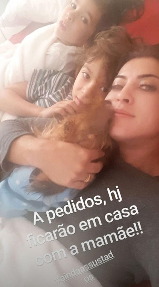 Priscila Pires e os filhos (Foto: Reprodução)