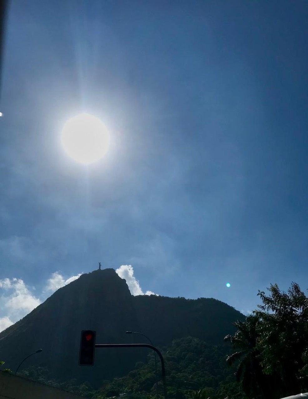 Sol brilhando na Zona Sul do Rio no inÃ­cio da tarde desta quinta  â Foto: KÃ¡thia Mello/ G1Rio