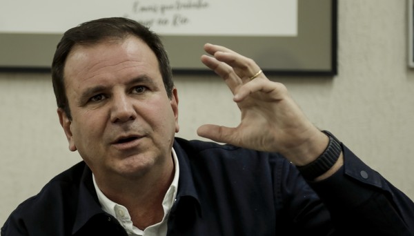 Prefeito do Rio, Eduardo Paes é internado com crise renal