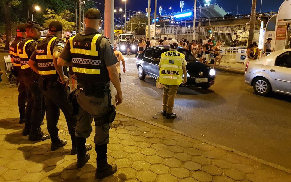PMs fazem segurança no entorno do sambódromo (Foto: Divulgação PM)