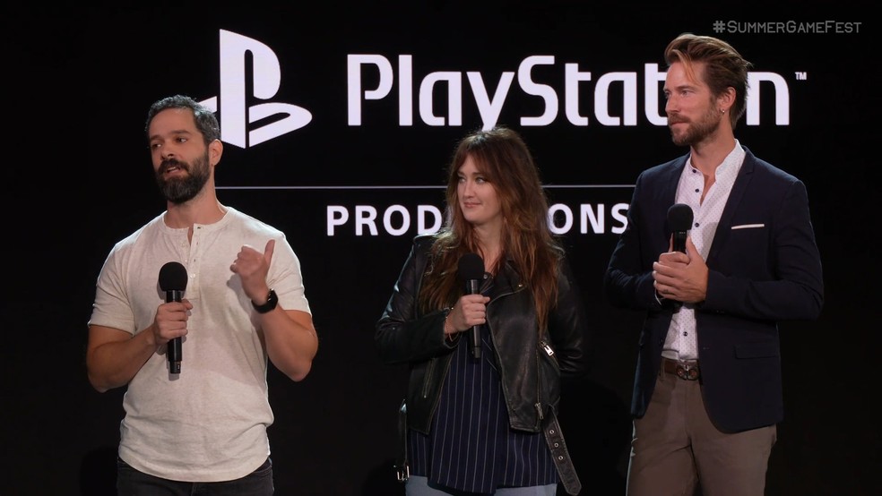 Neil Druckman ao lado de Ashley Johnson e Troy Baker — Foto: Divulgação/Summer Game Fest