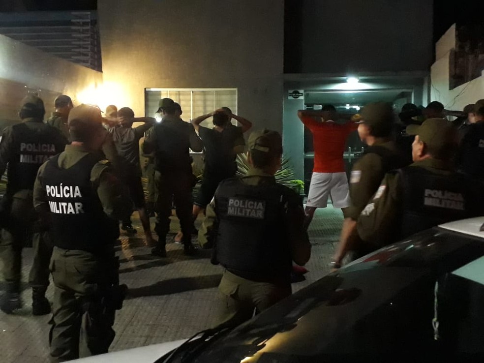 Mais de 100 pessoas foram abordadas durante a operação integrada — Foto: Polícia Militar/Divulgação