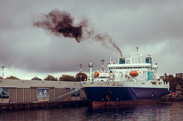 Embarcações podem liberar partículas de enxofre, que afetam a formação de nuvens e o clima  (Foto: Pixabay)