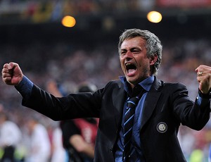 Mourinho vibra com o título da liga dos campeões do Internazionale  (Foto: agência Getty Images)