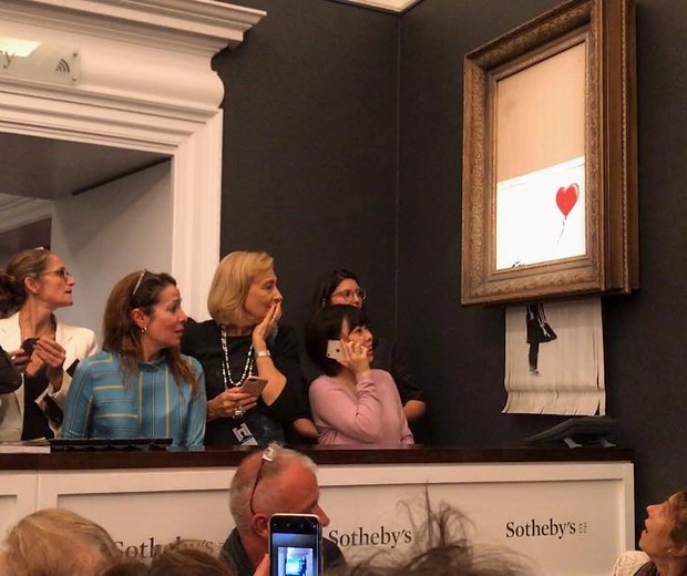 A obra de Banksy, triturada após ser vendida (Foto: Reprodução / Instagram)