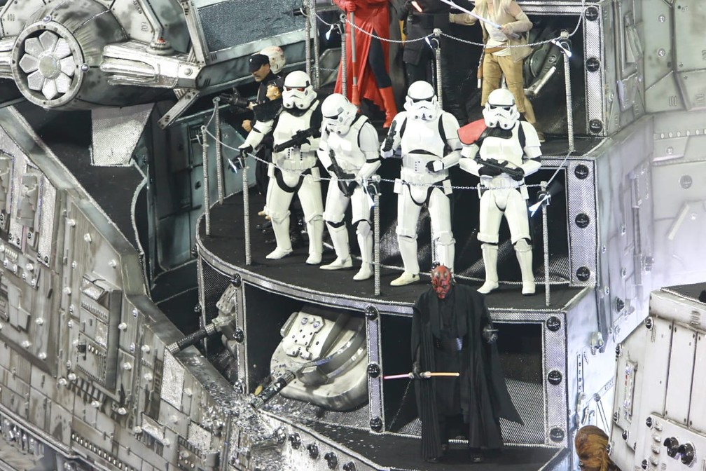 Carro da ImpÃ©rio de Casa Verde com Stormtroopers, do filme Star Wars â€” Foto: Ardilhes Moreira/G1