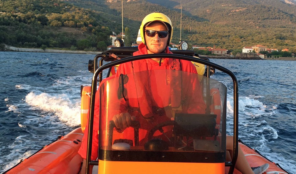 Matías Kosoblik Echarren, salva-vidas argentino, conta ao G1 como é a rotina de um barco de resgate de refugiados no Mar Mediterrâneo (Foto: Ana Carolina Moreno/G1)