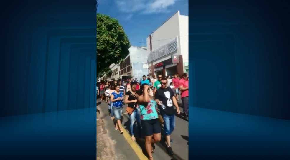 Ato contra a falta de moradias reúne 250 pessoas no Centro de Limeira Piracicaba e Região G1
