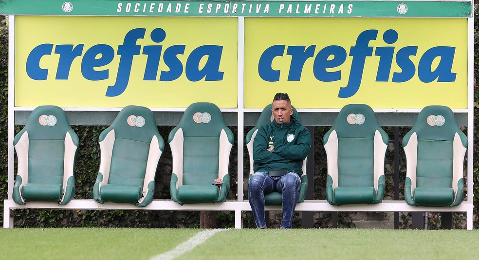 Ex-atacante do Verdão, Lucas Barrios  quer virar treinador e acompanhou aos trabalhos na Academia de Futebol