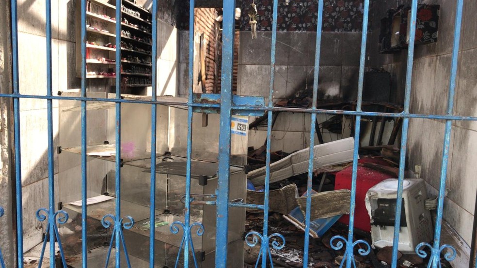 IncÃªndio foi registrado prÃ³ximo ao Hospital dos Pescadores â€” Foto: Ayrton Freire/Inter TV Cabugi