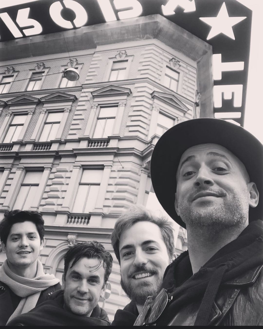 Thales Bretas, Paulo Gustavo e amigos (Foto: Reprodução / Instagram)