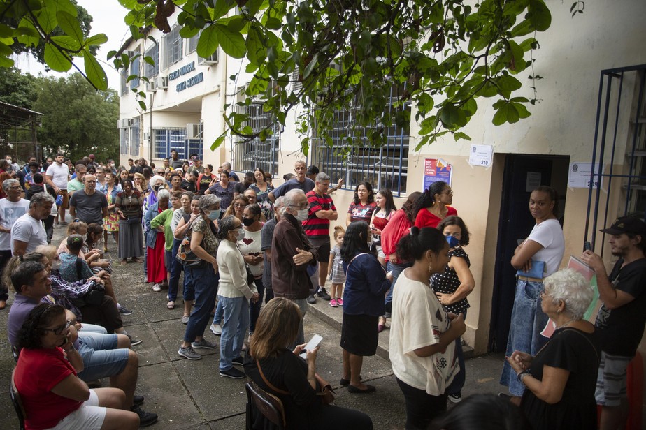 Problema com filas para votar será resolvido no segundo turno pelo TSE, diz Moraes