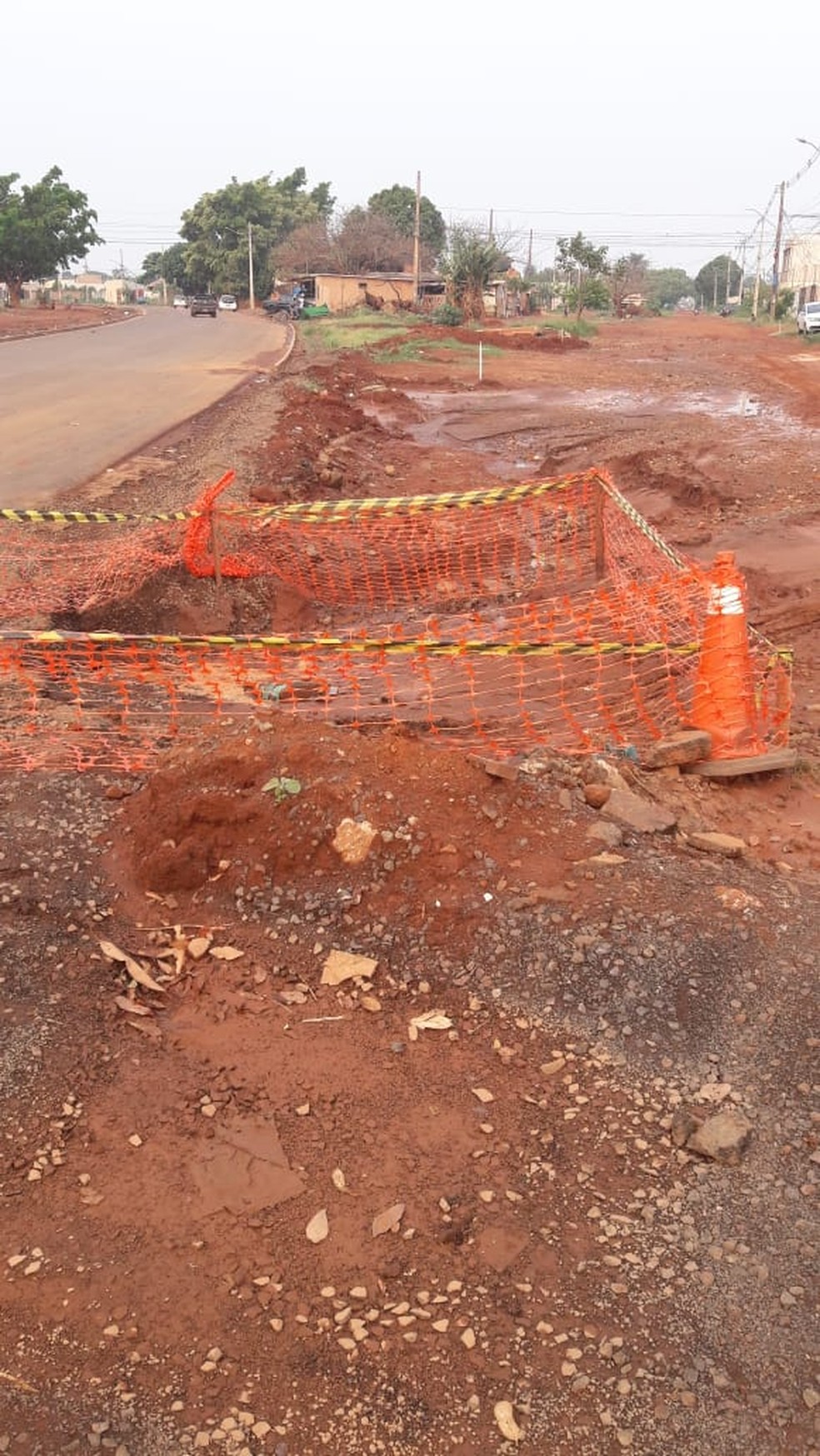 O buraco foi sinalizado após horas do acidente.  — Foto: Maria Raimunda/Arquivo Pessoal