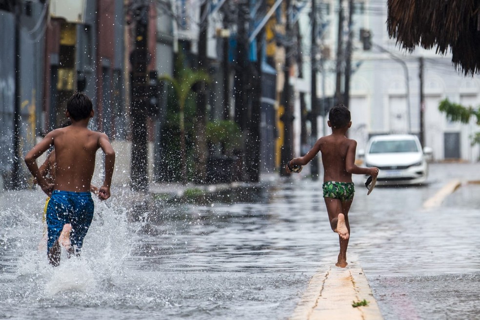 Inmet emite alerta de chuvas intensas e ventos fortes no Ceará — Foto: Thiago Gadêlha/SVM