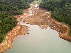 Nível de água de reservatório do Sistema Cantareira atinge índice mais baixo da história (Foto: Reprodução TV Globo)