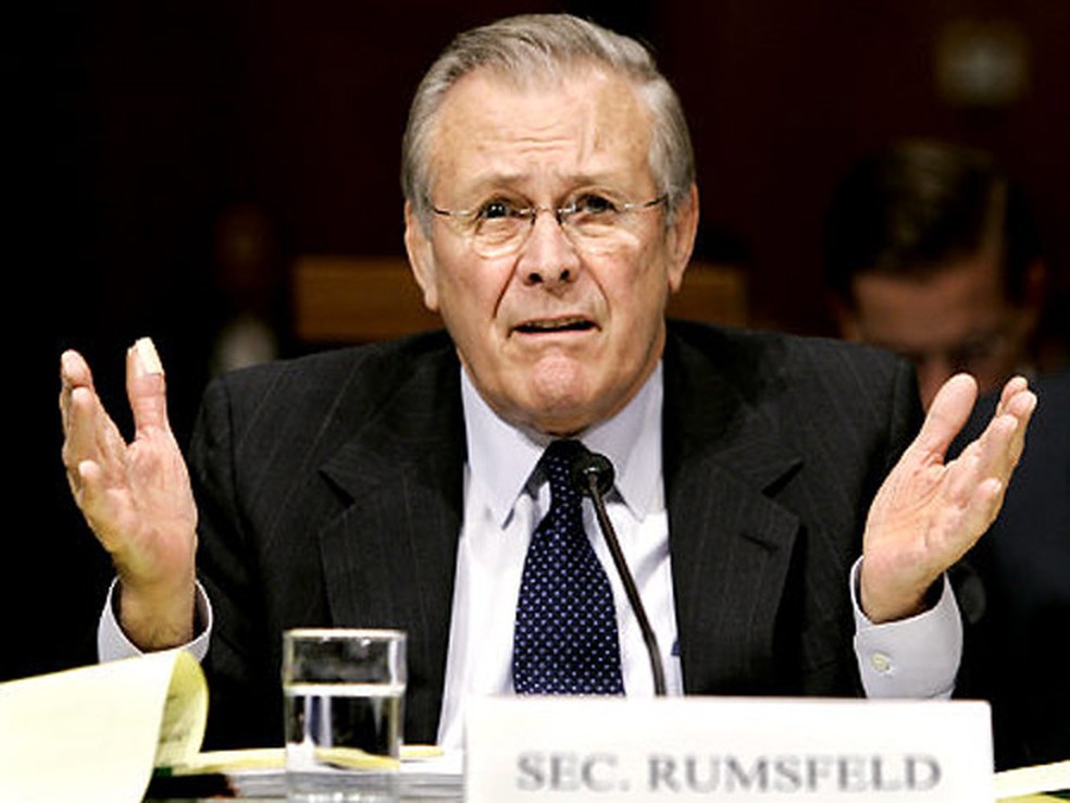David Rumsfeld, quando Secretário de Defesa dos EUA. — Foto: Reprodução / NYDailyNews.com