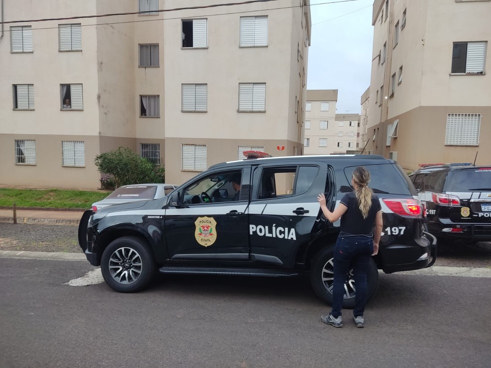 Operação da Polícia Civil em condomínio do bairro Colina Verde, em Bauru (SP) — Foto: Divulgação