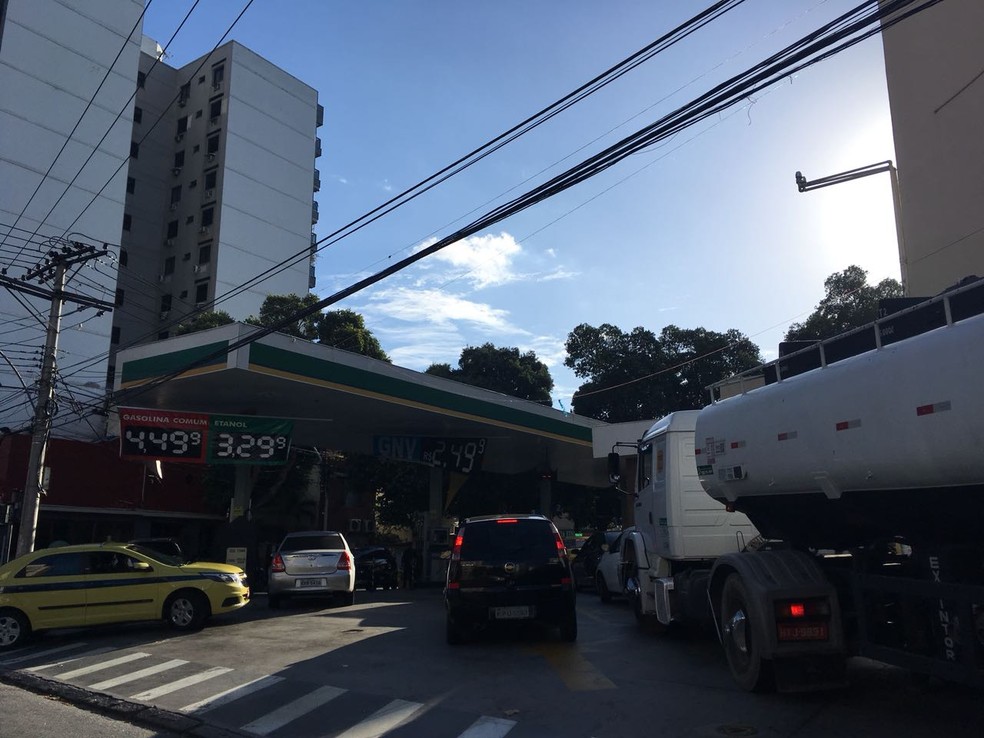 O litro da gasolina mais barato podia ser encontrado na Tijuca, na Zona Norte, a R$ 4,49 (Foto: Patricia Teixeira/G1)