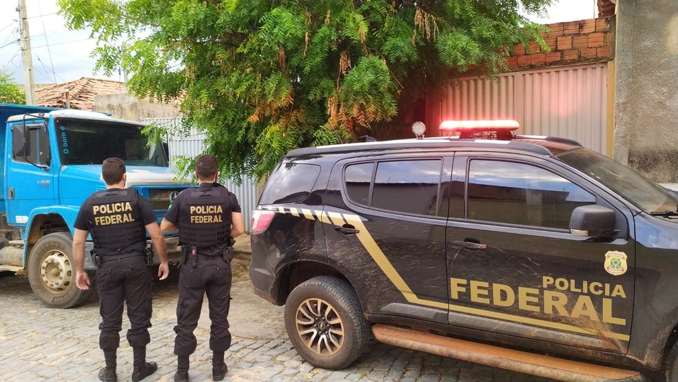 PF cumpre mandado de busca e apreensão em operação contra fraudes no Auxílio Emergencial, na Bahia — Foto: Divulgação/PF