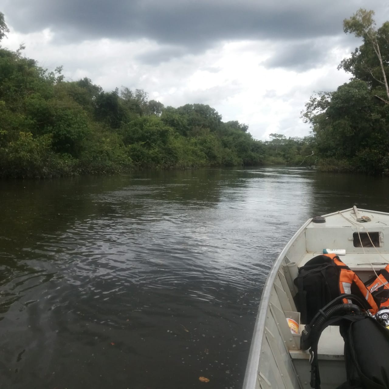 Bombeiros resgatam corpo de homem que desapareceu em rio durante pescaria com amigos