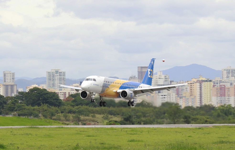 Embraer faz voo inaugural do jato comercial E175-E2 em São José dos Campos — Foto: Embraer/Divulgação