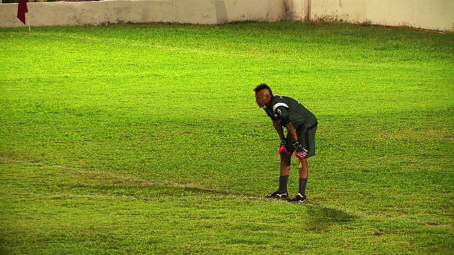 Criticado Após Frango Clássico Goleiro Assume Culpa Quem Nunca