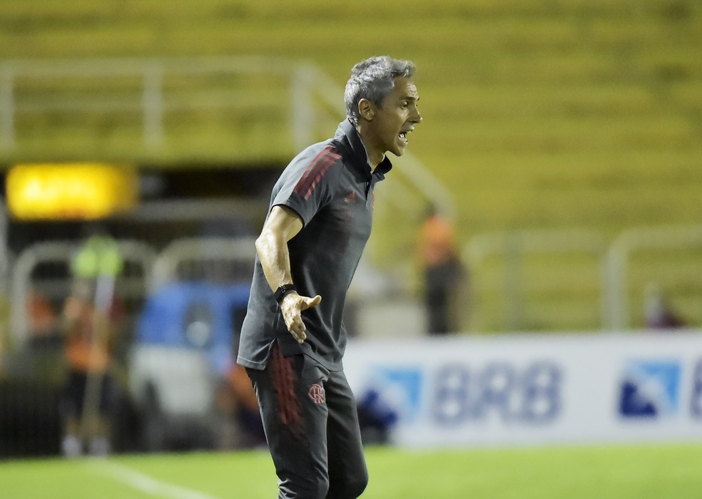Paulo Sousa frenético à beira do campo em estreia pelo Flamengo — Foto: André Durão