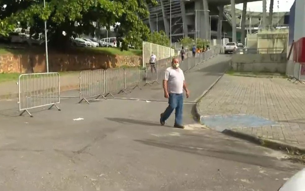 Covid-19: Drive thrus são abertos para vacinar profissionais da Saúde em Salvador — Foto: Reprodução/TV Bahia