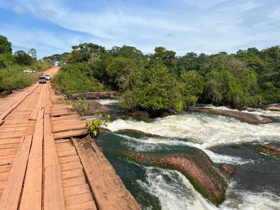 Ponte sobre o rio Preto, em Candeias do Jamari — Foto: Reprodução/Rede Amazônica