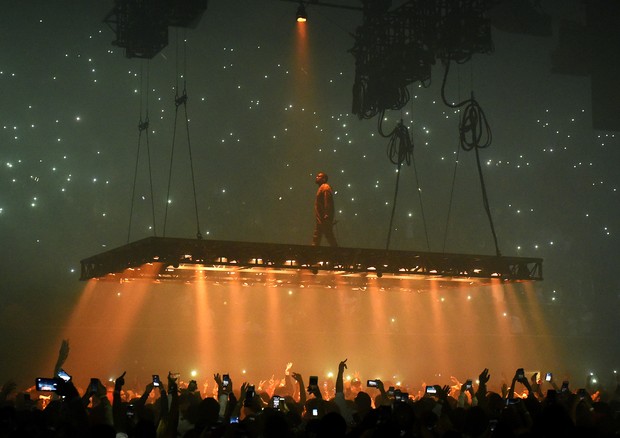 Kanye West se apresentando durante a turnê Saint Pablo (Foto: Getty Images)