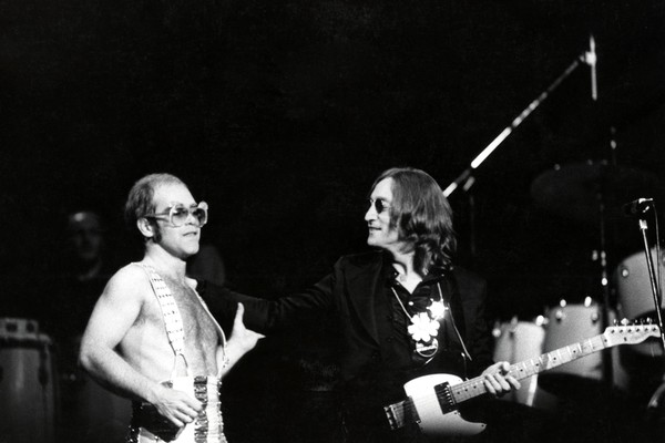 Elton John e John Lennon (Foto: Getty Images)