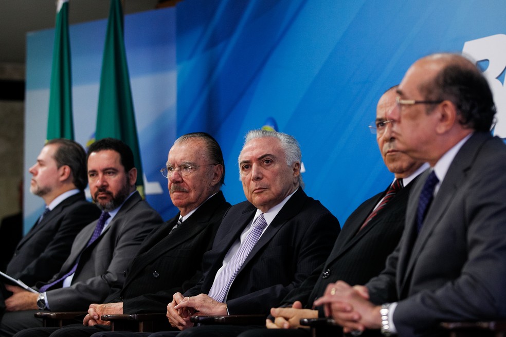 O presidente Michel Temer ao lado do ex-presidente José Sarney durante cerimônia no Planalto (Foto: Marcos Corrêa/PR)