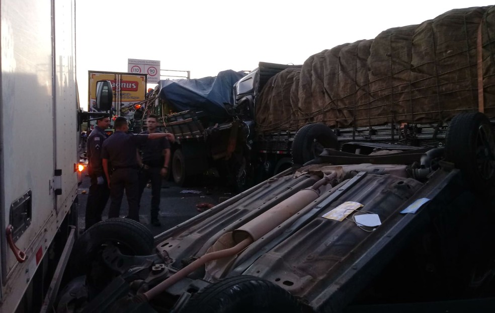 Engavetamento interdita a Rodovia Raposo Tavares e provoca mortes em Sorocaba — Foto: Arquivo Pessoal