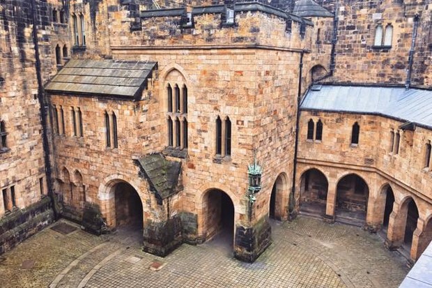 Castelo de AInwick, usado como set de filmagem de algumas cenas da saga Harry Potter (Foto: Divulgação)