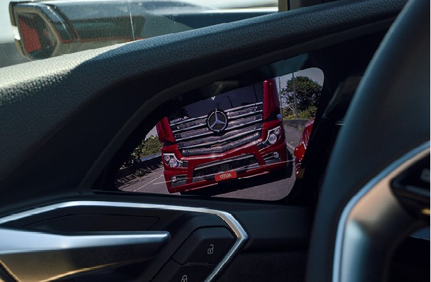 As telas do Audi e-tron se localizam abaixo de onde ficam os retrovisores convencionais e exigem certo aprendizado (Foto: André Schaun) As telas do Audi e-tron se localizam abaixo de onde ficam os retrovisores convencionais e exigem certo aprendizado (Foto: André Schaun)