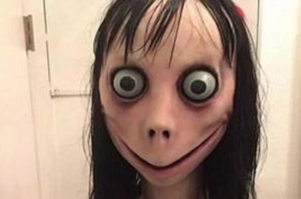 A boneca, que tem olhos esbugalhados, pele pÃ¡lida e um sorriso sinistro, ficou famosa pelo redes sociais, depois de ser disseminada como um desafio viral. â?? Foto: ReproduÃ§Ã£o / TV Bahia