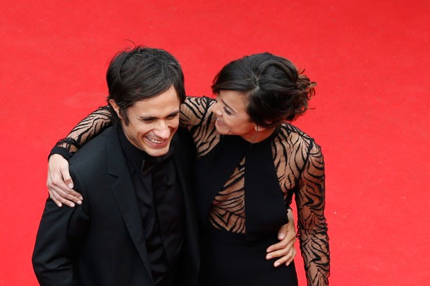 Alice Braga e Gael Garcia Bernal em Cannes (Foto: Getty Images)