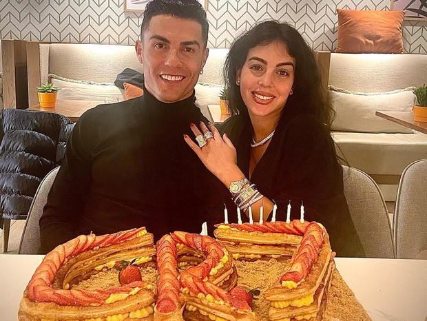 Cristiano Ronaldo comemora seus 37 anos com Georgina Rodríguez (Foto: Reprodução/Instagram)