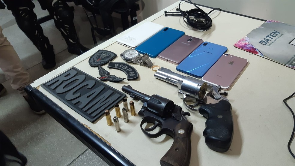 Armas foram apreendidas e os celulares roubados recuperados — Foto: Sérgio Henrique Santos/Inter TV Cabugi