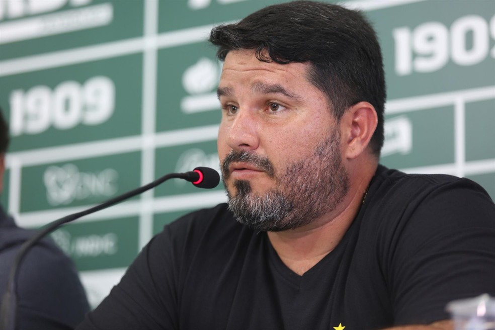 Eduardo Barroca é demitido pelo Coritiba após a sexta derrota seguida — Foto: Coritiba