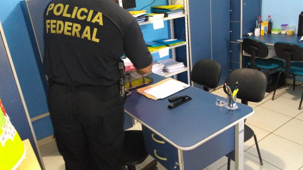 Além das prisões, policiais cumpriram 15 mandados de busca e apreensão (Foto: PF/Divulgação)
