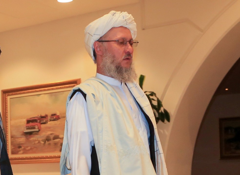 Abdul Salam Hanafi chega para negociações de paz em Doha, em agosto de 2021 — Foto: Hussein Sayed/Reuters