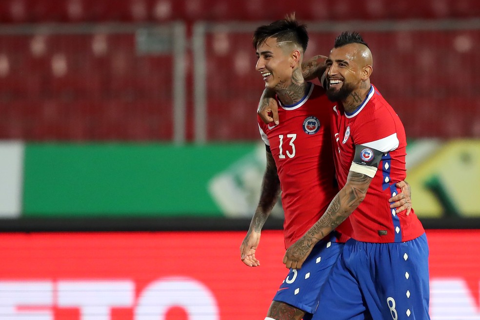 Pulgar e Vidal em jogo da seleção do Chile — Foto: Ivan Alvarado - Pool/Getty Images