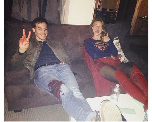 A atriz Melissa Benoist com o noivo, o ator Chris Wood (Foto: Instagram)