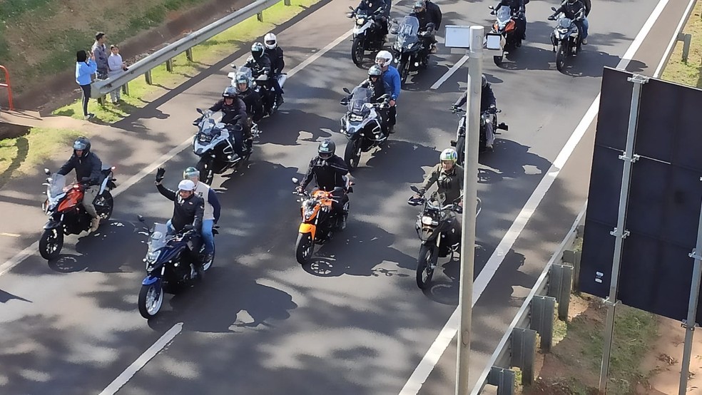 O presidente Jair Bolsonaro (sem partido) participou neste sábado (31) de um passeio de motociclistas em Presidente Prudente (SP) — Foto: David de Tarso/TV Fronteira