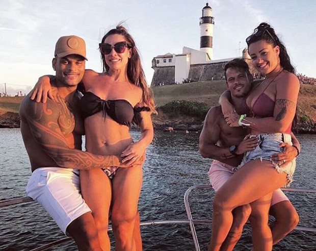 Scheila Carvalho e Tony Salles (esq) e casal de amigos (Foto: Reprodução/Instagram)